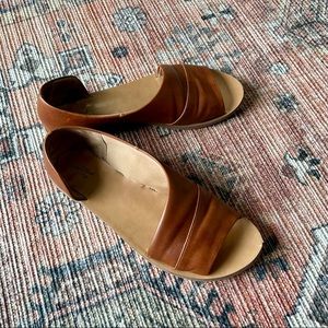 Universal Thread Women’s Lissa Sandal Flat